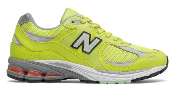 Кроссовки New Balance 2002 (M2002RLC) желтого цвета
