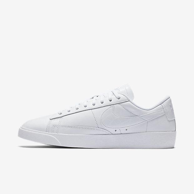 blazer low essential sneaker nike