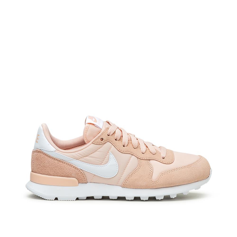 nike wmns internationalist