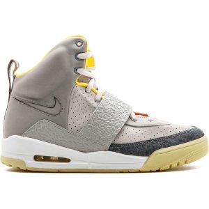 Nike  Air Yeezy (366164-002)