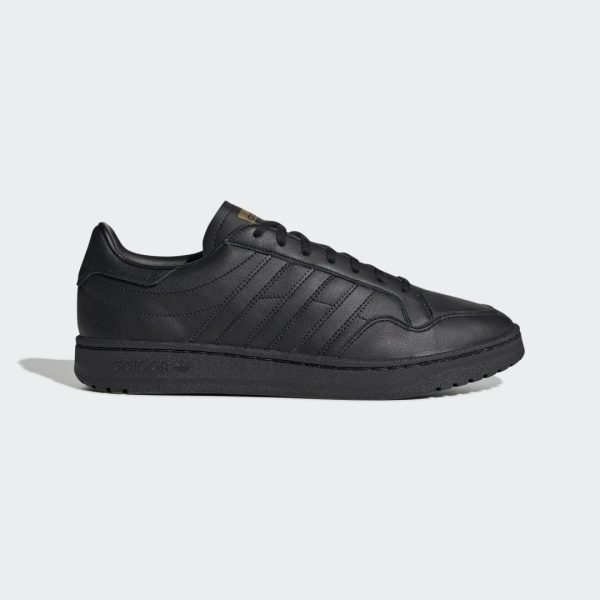 Adidas Team Court (EF6050) черного цвета