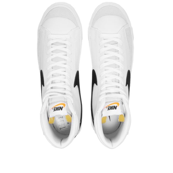 Nike Blazer Mid 77 W (CZ1055-100) белого цвета