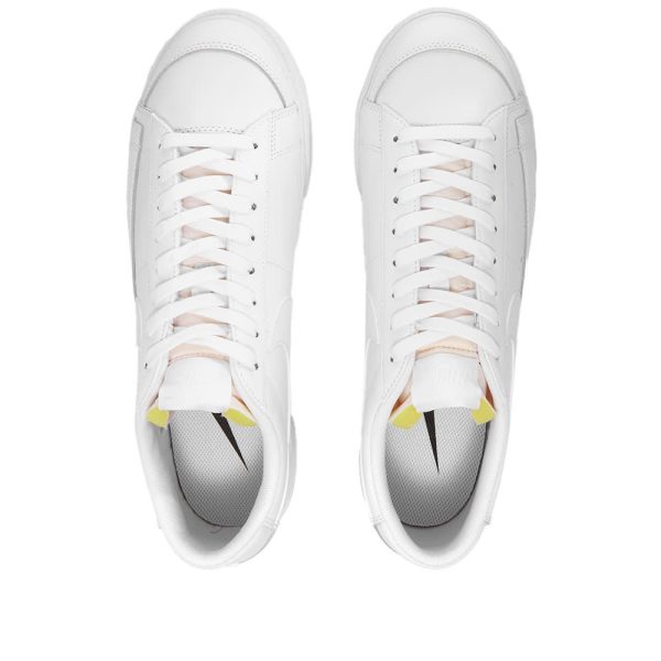 Nike Women's Blazer Low Platform W (DJ0292-100) белого цвета