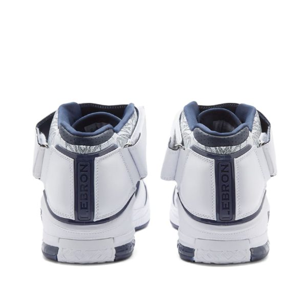Nike Zoom Lebron II (DR0826-100) белого цвета