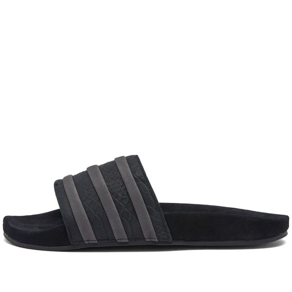 Adidas Men's Adilette (FZ6451) белого цвета