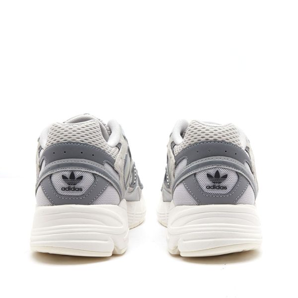 Adidas Women's Astir SN W (GY2596) белого цвета