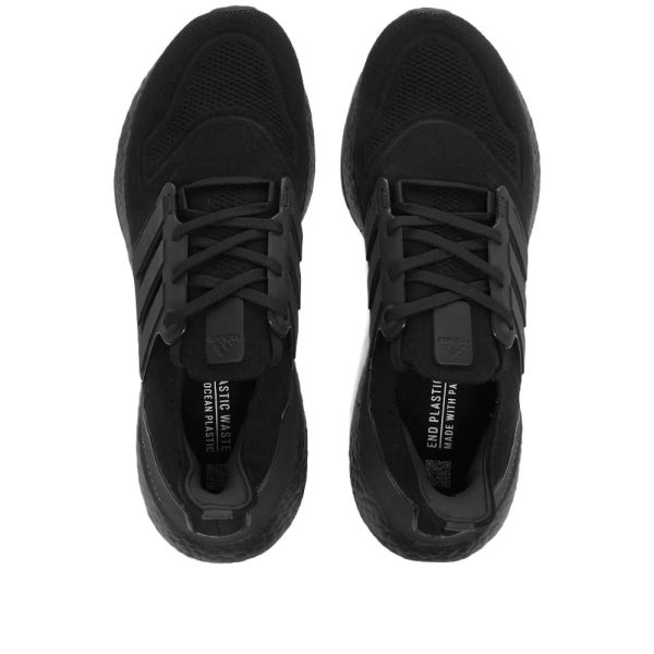 Adidas Men's Ultraboost 22 (GZ0127-BLK) черного цвета