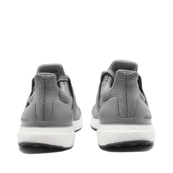 Adidas Men's Ultraboost 1.0 (HQ4200) черного цвета