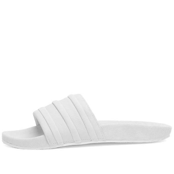 Adidas Men's Adilette (FZ6450) белого цвета