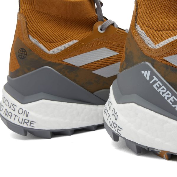 Adidas Men's Terrex x and wander Free Hiker 2 (HQ1444) серебрянного цвета