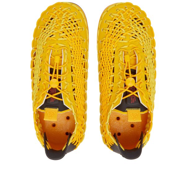 Nike ACG Watercat (CZ0931-700) золотого цвета