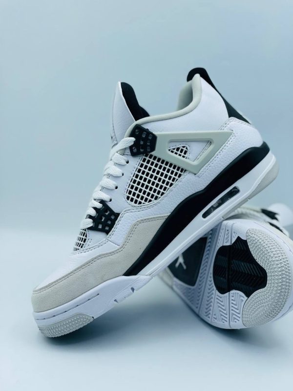 Nike Air Jordan 4 (32140032) белого цвета