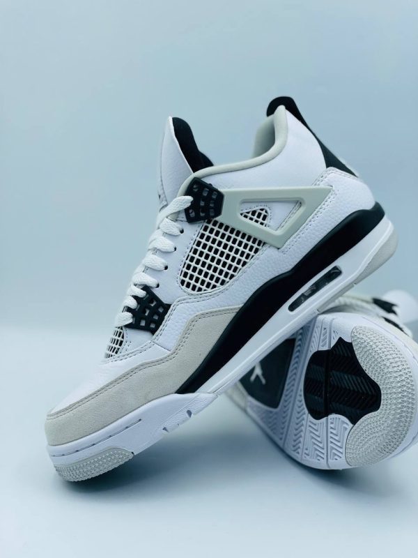 Nike Air Jordan 4 (32140033) белого цвета