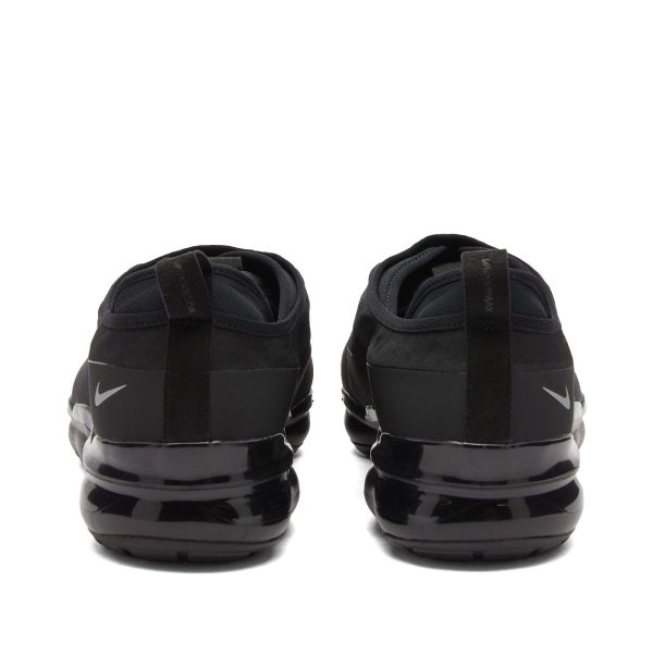 Nike Air Vapormax Moc Roam Black/Metallic Silver (DZ7273-001) черного цвета