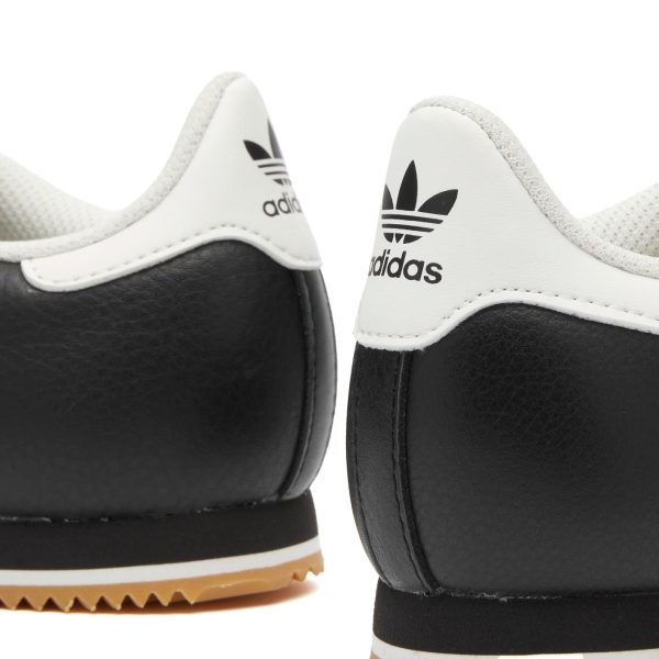Adidas Kick Core Black/Core White/Gum (IG8951) белого цвета