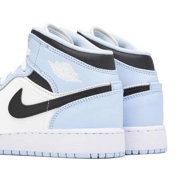 Air Jordan 1 Mid Ice Blue (555112-401) голубого цвета