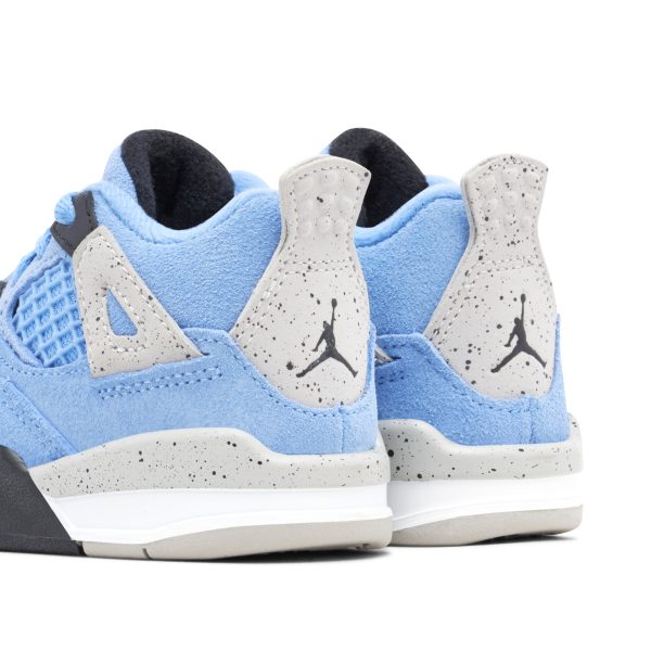 Air Jordan 4 Retro University Blue (BQ7670-400) голубого цвета