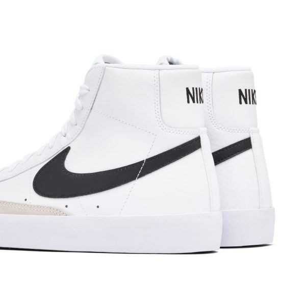 Nike Blazer Mid 77 White (DA4086-100) белого цвета