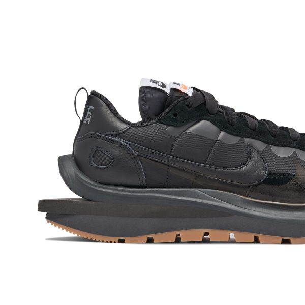 sacai x Nike VaporWaffle Black Off (DD1875-001) черного цвета