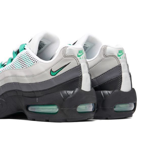 Nike Air Max 95 Next Nature Stadium Green (DH8015-002) зеленого цвета