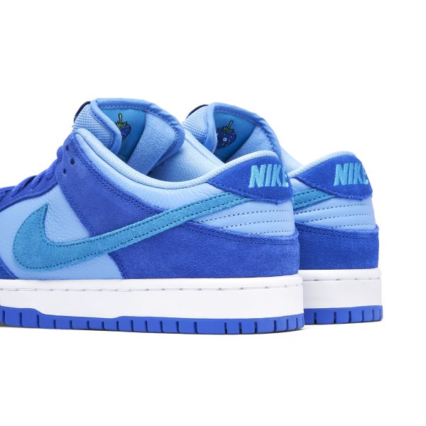 Nike SB Dunk Low Blue (DM0807-400) голубого цвета