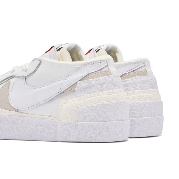 sacai x Nike Blazer Low (DM6443-100) белого цвета