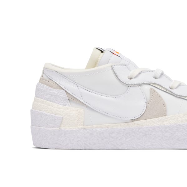 sacai x Nike Blazer Low (DM6443-100) белого цвета