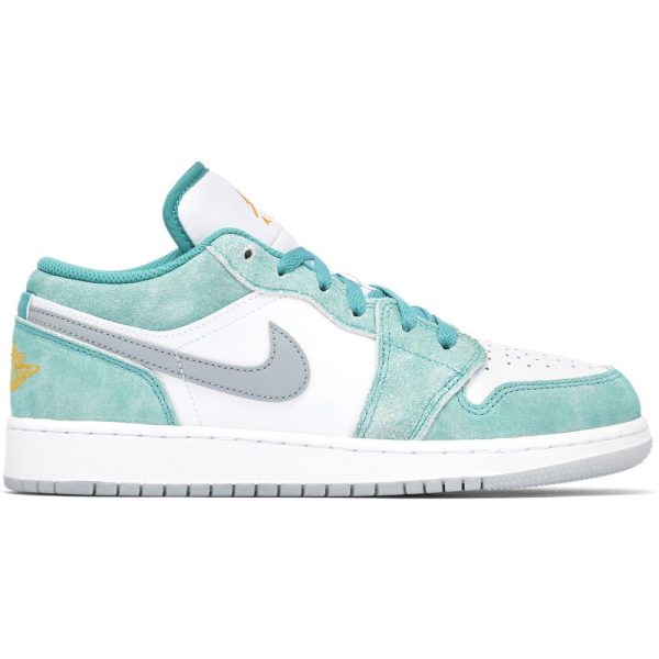 Air Jordan 1 Low New Emerald (DO8244-301)  цвета