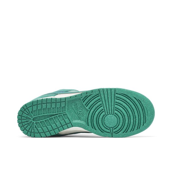 Nike Dunk Low SE 85 Bone Green (DO9457-101) зеленого цвета