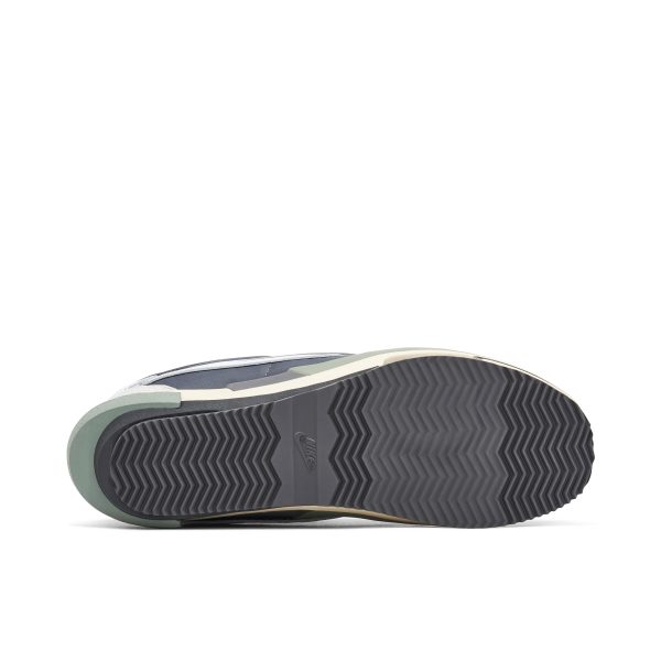 Nike Cortez 4.0 x sacai (DQ0581-001) серого цвета