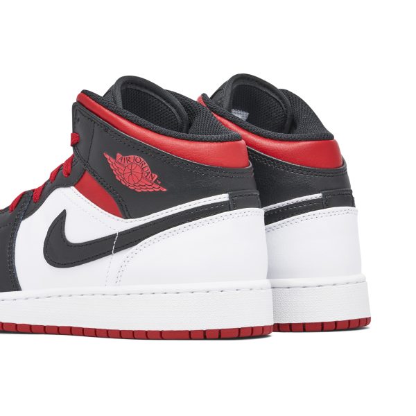 Air Jordan 1 Mid Gym Red Black Toe (DQ8423-106) черного цвета