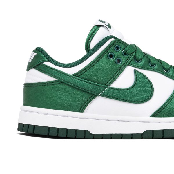 Nike Dunk Low Satin Green (DX5931-100) зеленого цвета