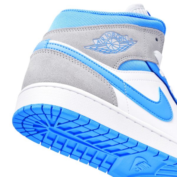 Air Jordan 1 Mid University Blue (DX9276-100) голубого цвета