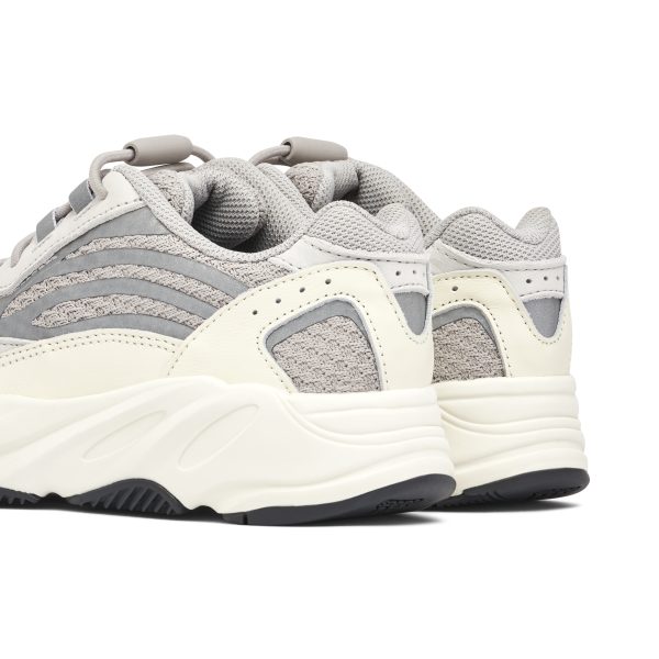 Yeezy Boost 700 V2 Static (HQ6966)  цвета