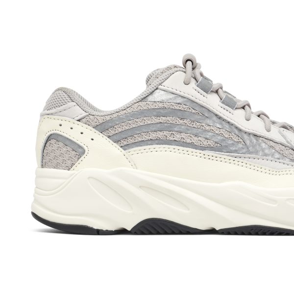 Yeezy Boost 700 V2 Static (HQ6966)  цвета