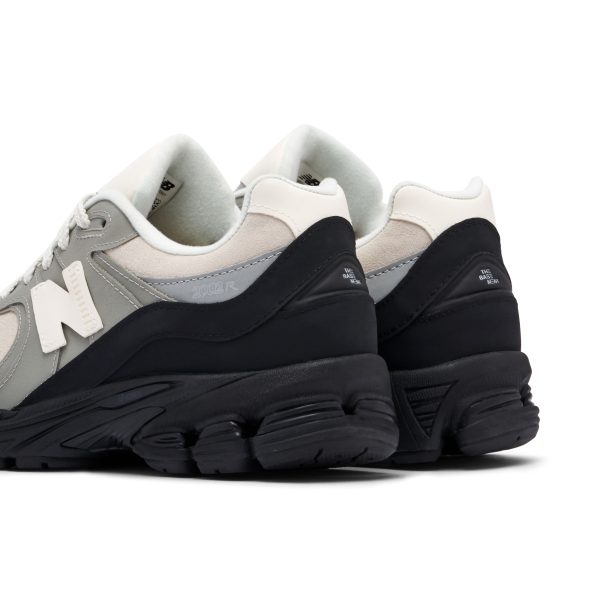 New Balance 2002R x The Basement Grey (M2002RBA) черного цвета