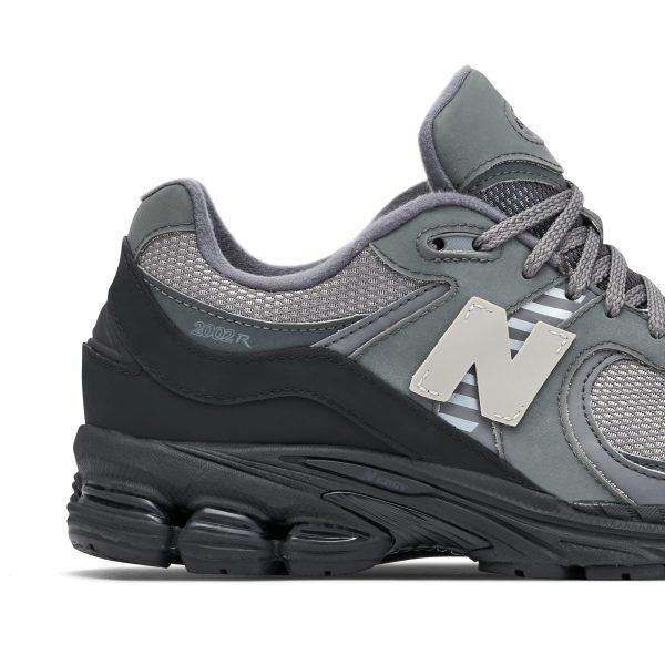 New Balance 2002R x The Basement Slate Grey Friends and (M2002RBD) серого цвета