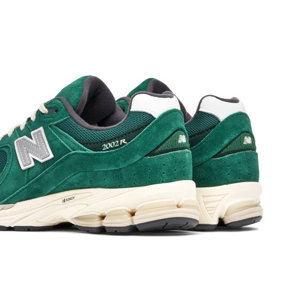 New Balance 2002R Forest (M2002RHB) зеленого цвета