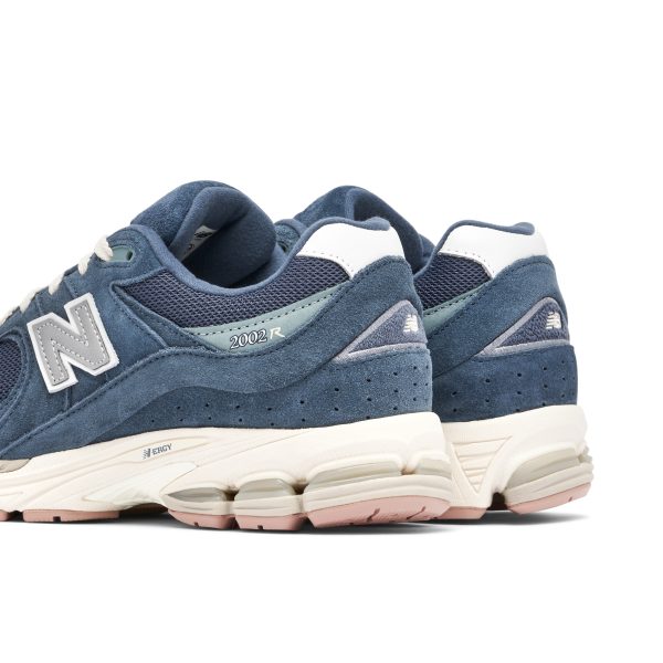 New Balance 2002R Hazy (M2002RHC) голубого цвета