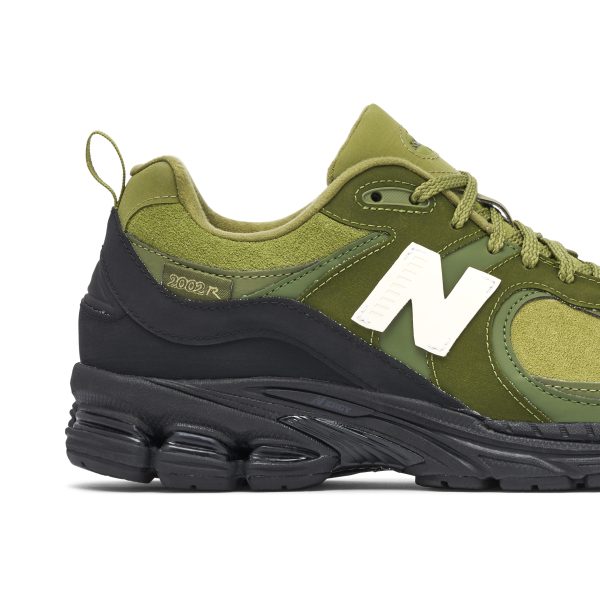 New Balance 2002R x The Basement Olive (M200RRBA) черного цвета