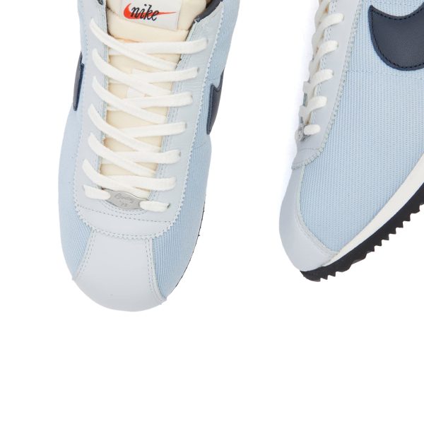 Nike Cortez SE Armory Blue/Pure Platinum/Sail (HF0100-400) голубого цвета