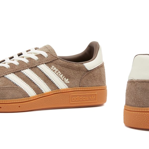 Adidas Handball Spezial Earth Strata/Off White/Gum (IF6490) белого цвета