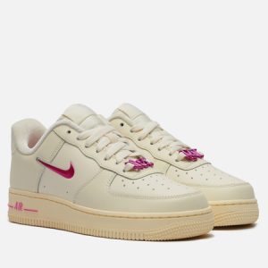 кроссовки Nike Wmns Air Force 1 '07 SE (FB8251-101) бежевого цвета