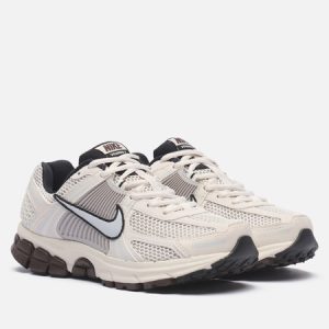 кроссовки Nike Wmns Zoom Vomero 5 (FJ2028-001) белого цвета