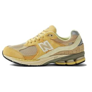 New Balance AURALEE x 2002R Sand - (M2002RE143)