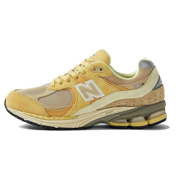 New Balance AURALEE x 2002R Sand - (M2002RE143)