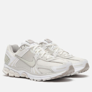 кроссовки Nike Wmns Zoom Vomero 5 (FJ2028-107) белого цвета